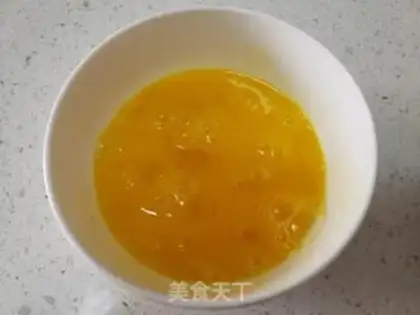 Make Eggs are fried and crushed step 1