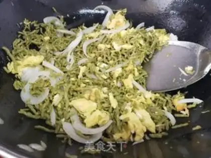 Make Eggs are fried and crushed step 3