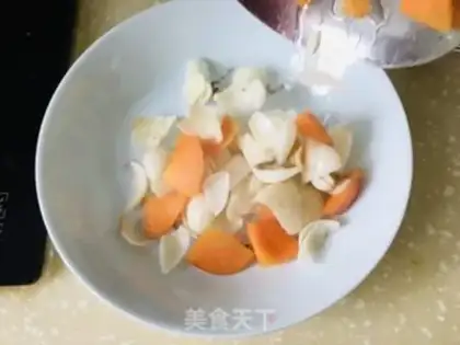 Make Carrot and lilies step 2