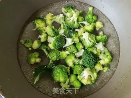 Make The broccoli with ten casserole garlic juice step 1