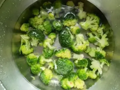 Make The broccoli with ten casserole garlic juice step 2