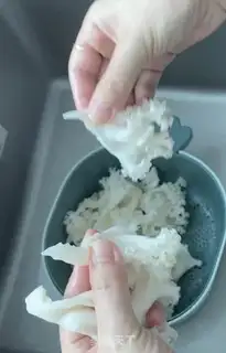 Make Pork embroidery ball soup step 5