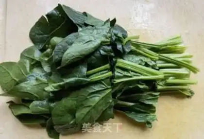 Make Spinach moored onions step 1