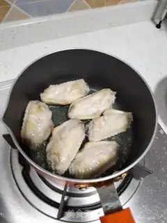 Make Coke fried chicken wings step 3