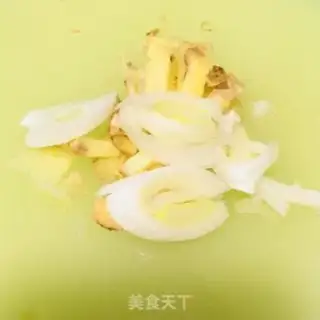 Make Hot cabbage makes meat step 1