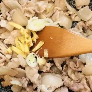 Make Hot cabbage makes meat step 4