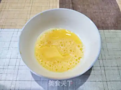 Make Egg fried rice step 1