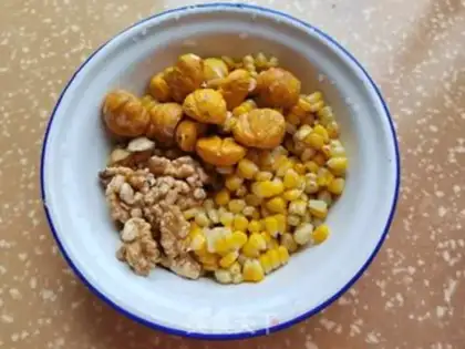 Make walnut pecan corn juice step 0