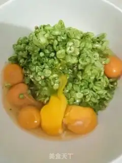 Make Soyhorned eggs step 1