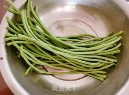 Make Sesame sauce with beans step 4
