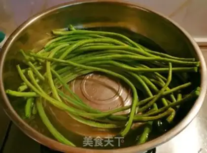 Make Sesame sauce with beans step 5