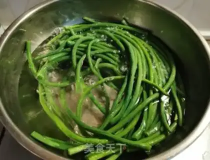 Make Sesame sauce with beans step 6