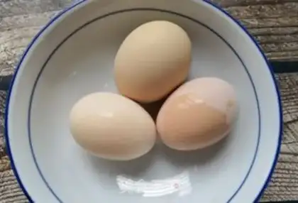 Make Eggs with ten cranberry garlic juice step 0