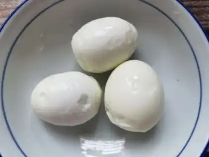 Make Eggs with ten cranberry garlic juice step 1