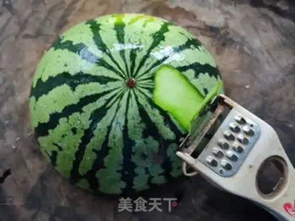 Make Eggs with watermelon peels step 1