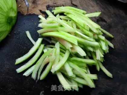 Make Eggs with watermelon peels step 2