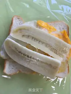 Make Egg and vegetable sandwich step 4
