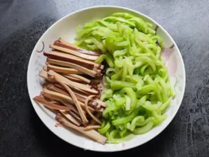 Make Eggs with watermelon peels step 5