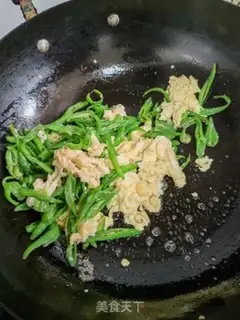 Make Peppers fried eggs step 5