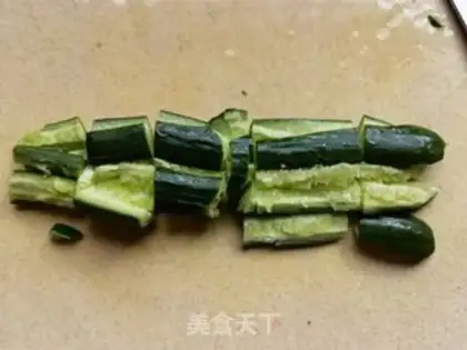 Make Dutch cucumber onions with elbows step 1