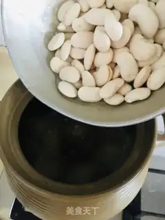 Make Soybean carrot apple bone soup step 4
