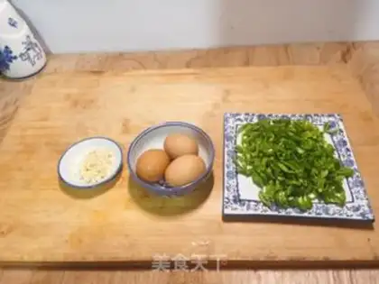 Make Chili fried eggs step 0