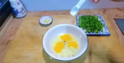 Make Chili fried eggs step 1