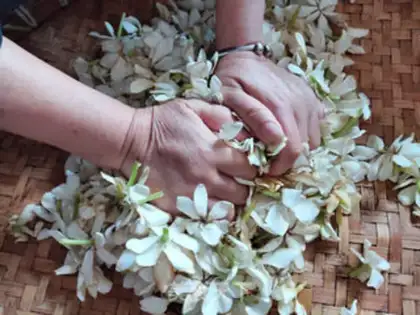 Make Fried roses step 1