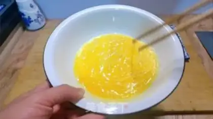 Make Chili fried eggs step 2