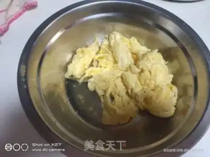 Make Tomato fried eggs step 2