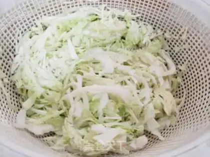 Make Chicken silk cabbage step 0