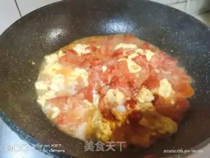 Make Tomato fried eggs step 5