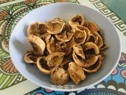 Make walnut shells boiled eggs step 0