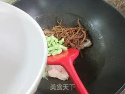 Make Tea mushrooms, soybeans step 5