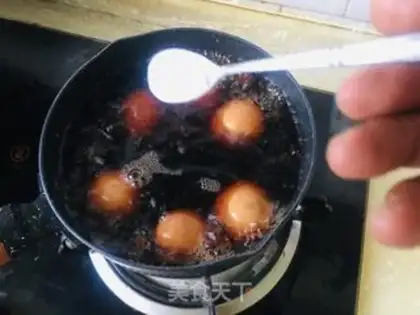 Make walnut shells boiled eggs step 7