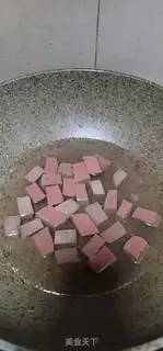 Make Pork-cracker fan soup step 1