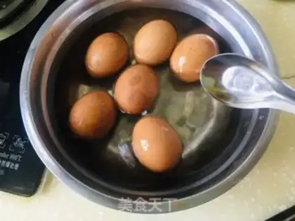 Make walnut shells boiled eggs step 8