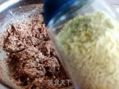 Make Pork-cracker fan soup step 2