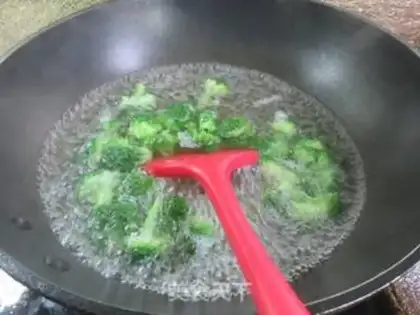 Make Big cabbage and broccoli step 2