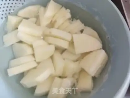 Make Bean-fruit potato ribs step 1