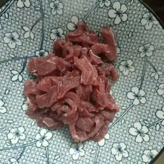 Make Five fragrances of beef step 1