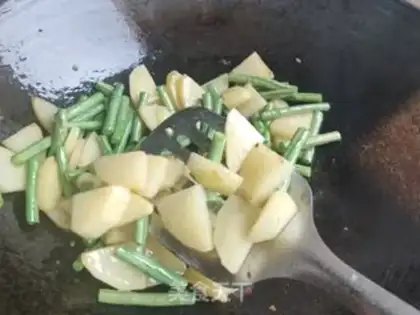 Make Bean-fruit potato ribs step 5