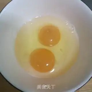Make Tomato fried eggs step 1