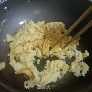 Make Tomato fried eggs step 5