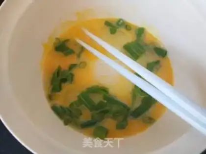 Make Celery fried eggs step 1