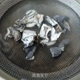 Make Egg dumpling soup noodles step 1