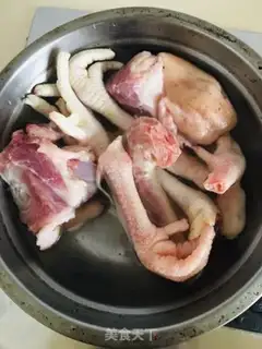 Make Soybeans in apple claw soup step 1