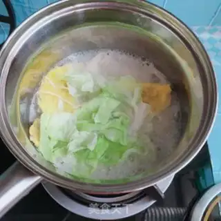 Make Egg dumpling soup noodles step 4