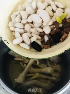 Make Soybeans in apple claw soup step 4