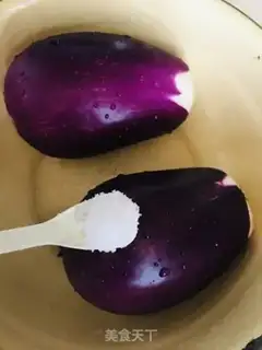 Make The cold hand tore round and round step 0